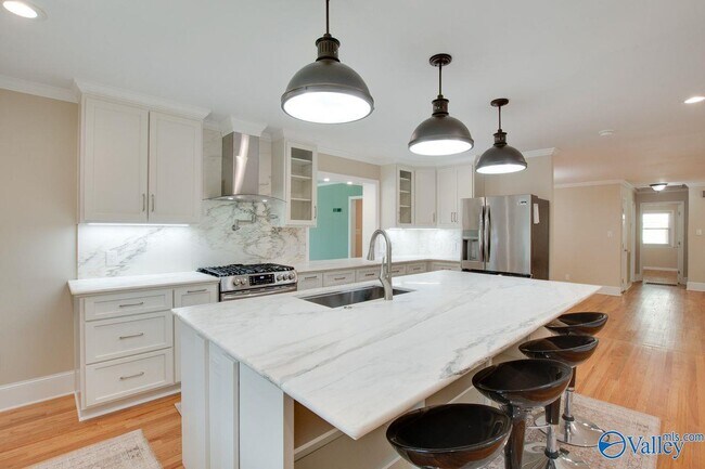 Building Photo - 211 Wingate Ave SW
