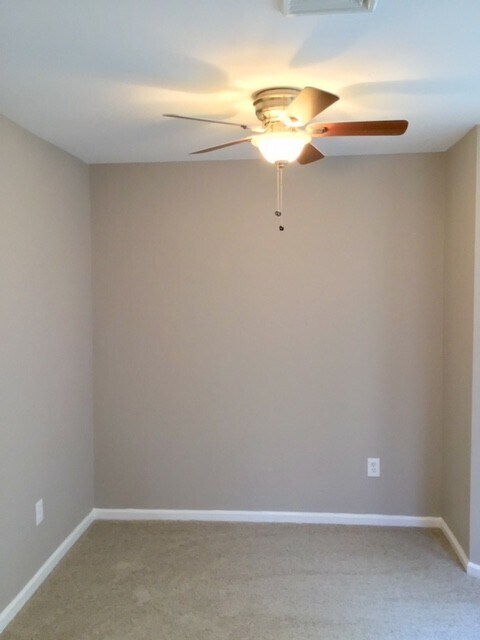 Building Photo - Upgraded 2 Bed/2 Bath plus Den HOME 1100 sq ft. Unit...A Must See!!!