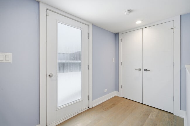 Building Photo - 725 W 17th St