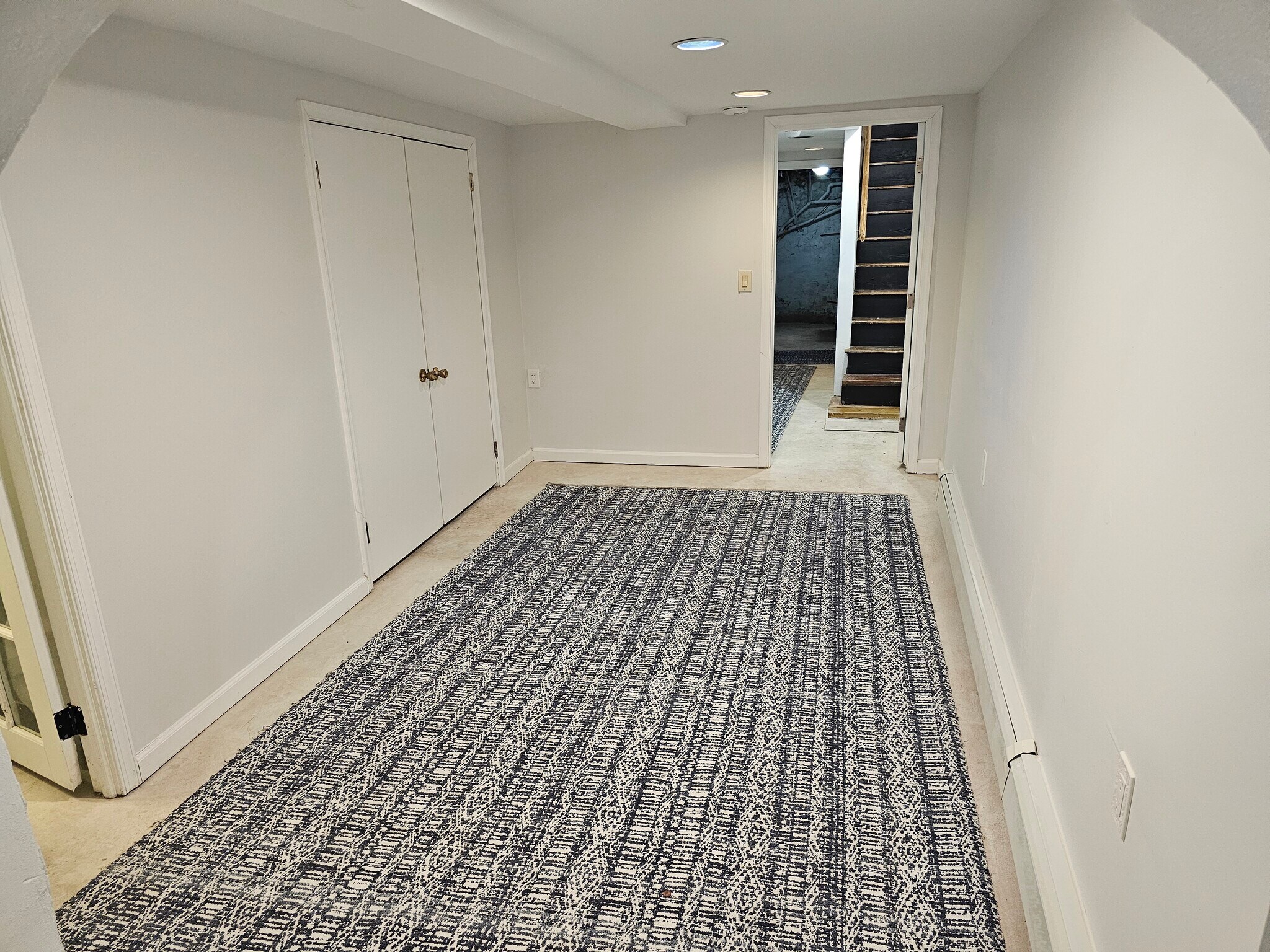 Building Photo - 721 W Oak St