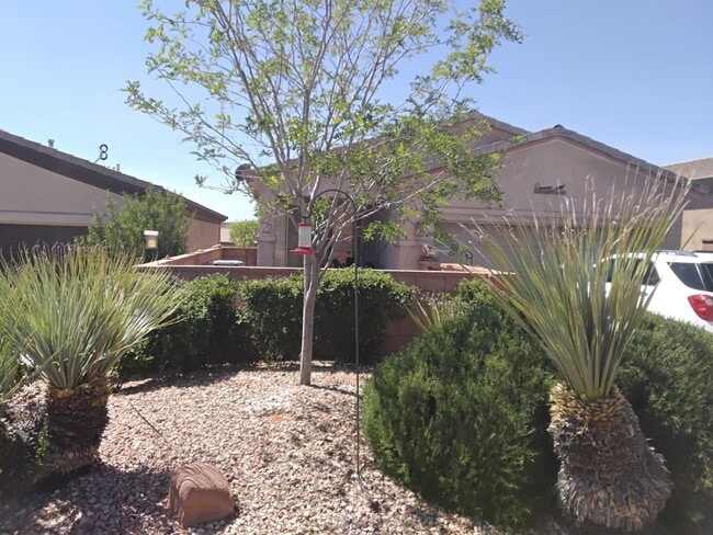 Building Photo - Adorable 2 Bedroom 2 Bathroom Home