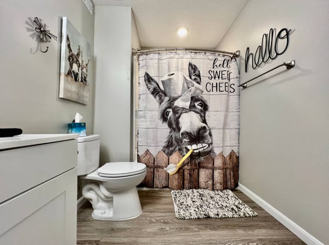 Building Photo - NEW Farmhouse Retreat Rustic decor and Coz...
