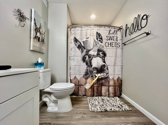 Building Photo - NEW Farmhouse Retreat Rustic decor and Cozy vibes!