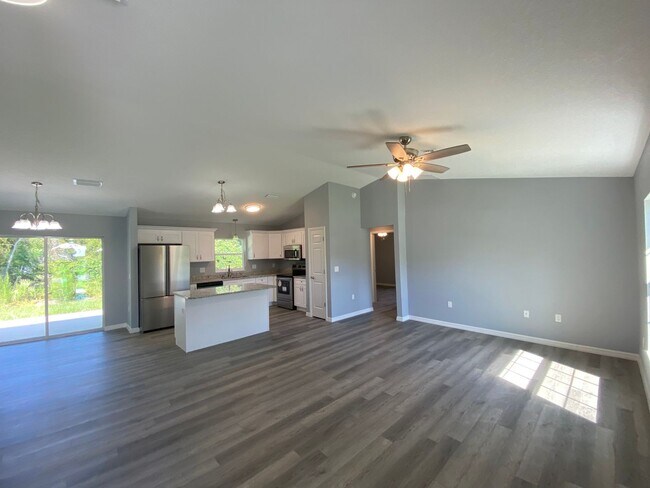 Building Photo - Desirable SW Ocala Neighborhood 3/2/2 **WON'T LAST**