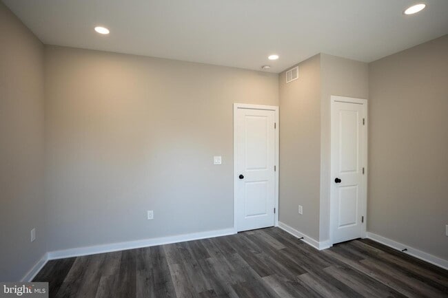 Building Photo - 2521 S Dewey St