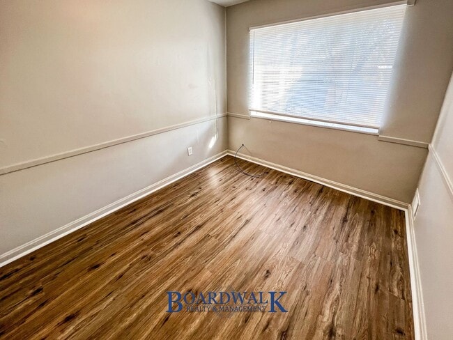 Building Photo - 1327 Illinois Ave