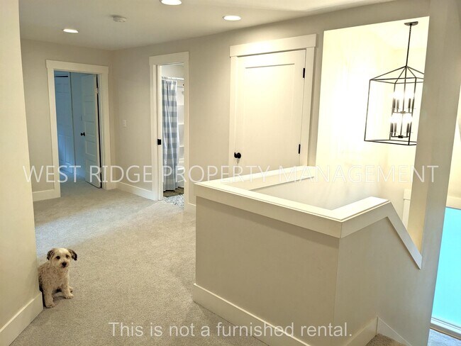 Building Photo - 34 NE Ivy St