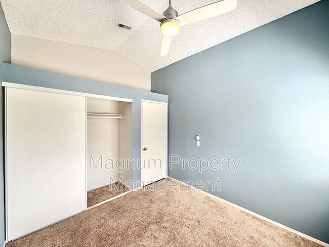 Building Photo - 45680 Clubhouse Dr