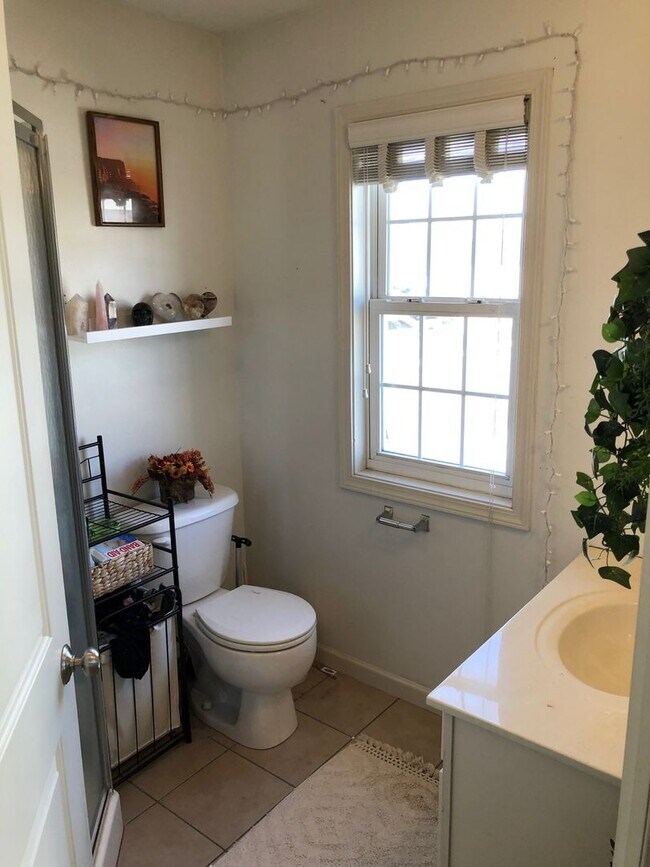 Building Photo - 2 Bdrm Avail July 2026;  $1,800 monthly