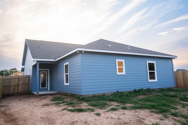 Building Photo - 306 String Pr Wy