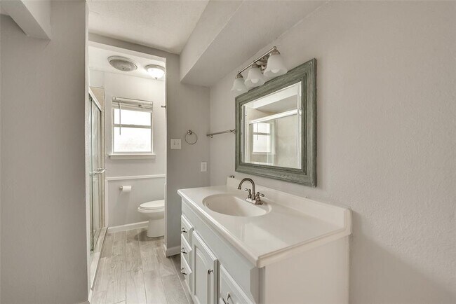 Building Photo - 1125 Shady Elm Ct