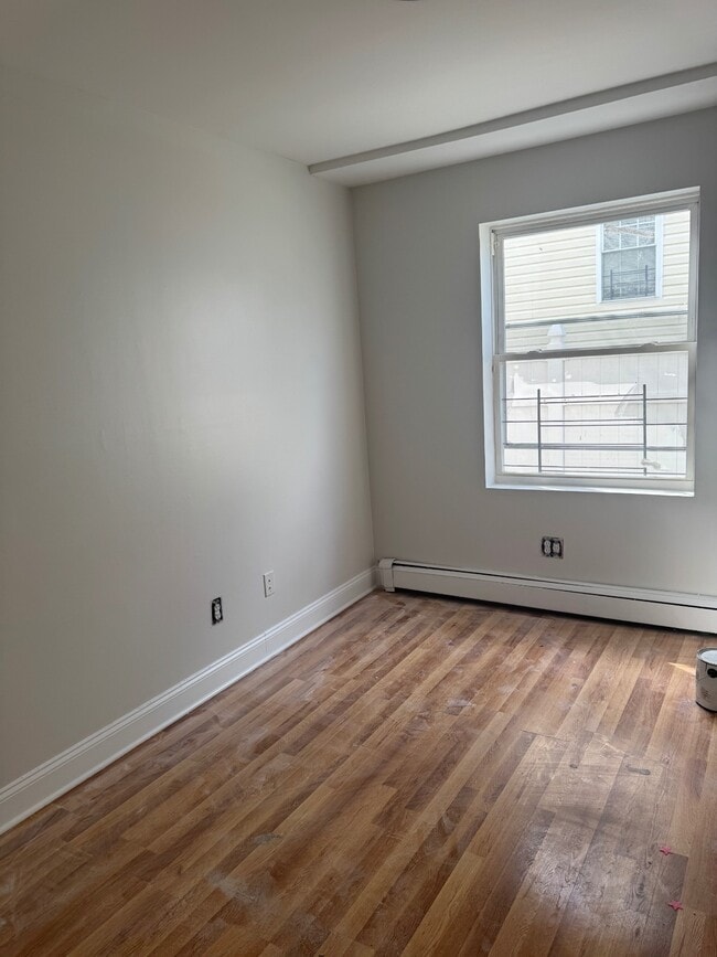 Building Photo - 557 Beach 47th St