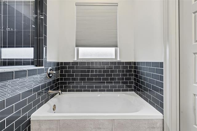 Building Photo - 3818 W 7th St