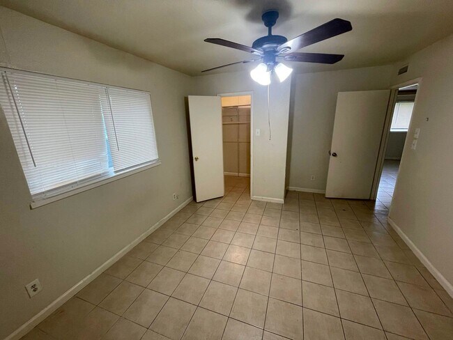 Building Photo - Beautiful 3 Bedroom 2 Bathroom in Plano!