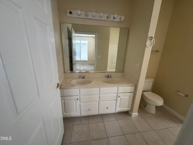 Building Photo - Special Rate! SPACIOUS 1 Bed 1.5 Bath Condo with Sunroom and AMENITIES!!!