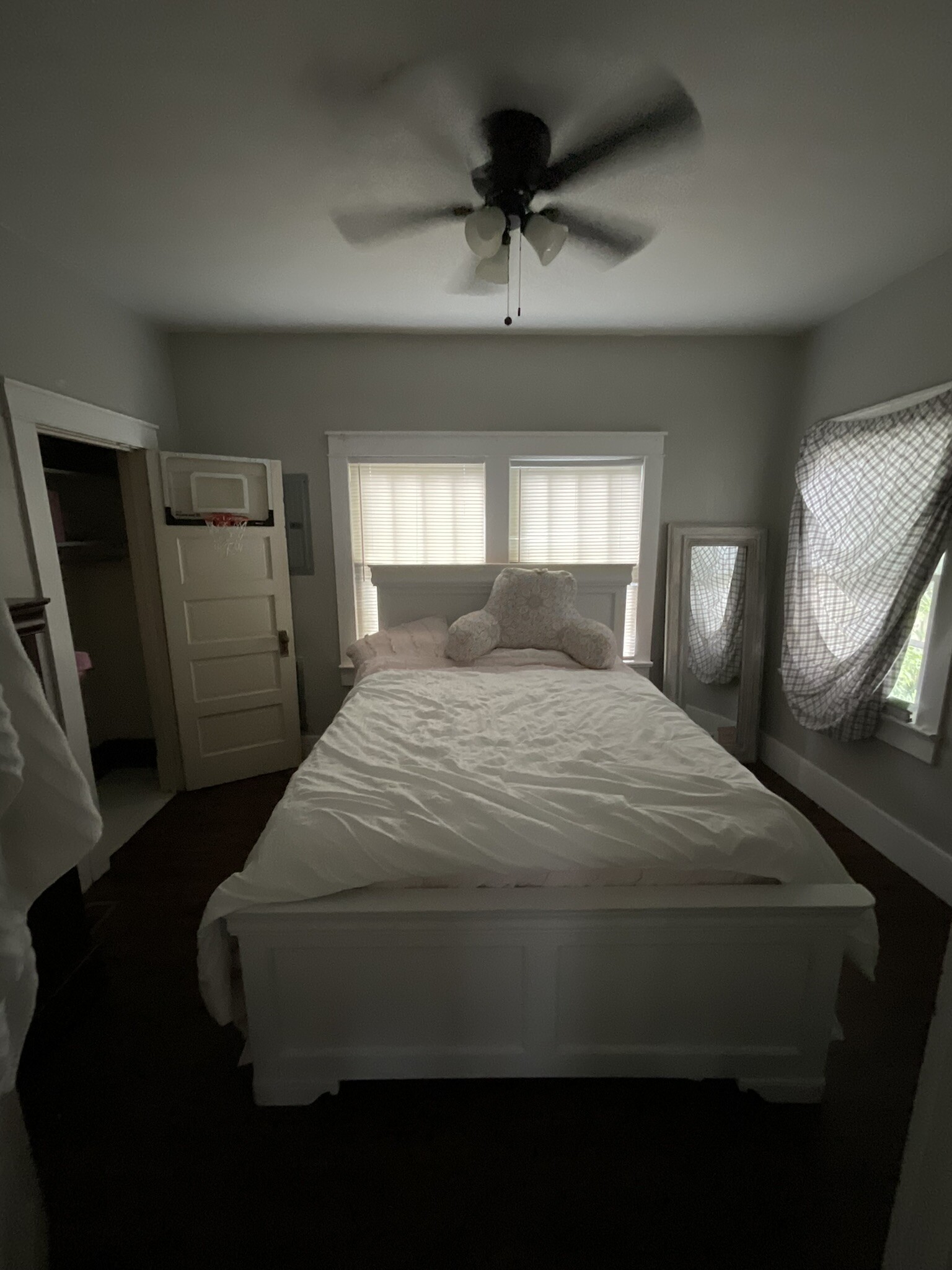 Back Bedroom - 607 E 11th Ave