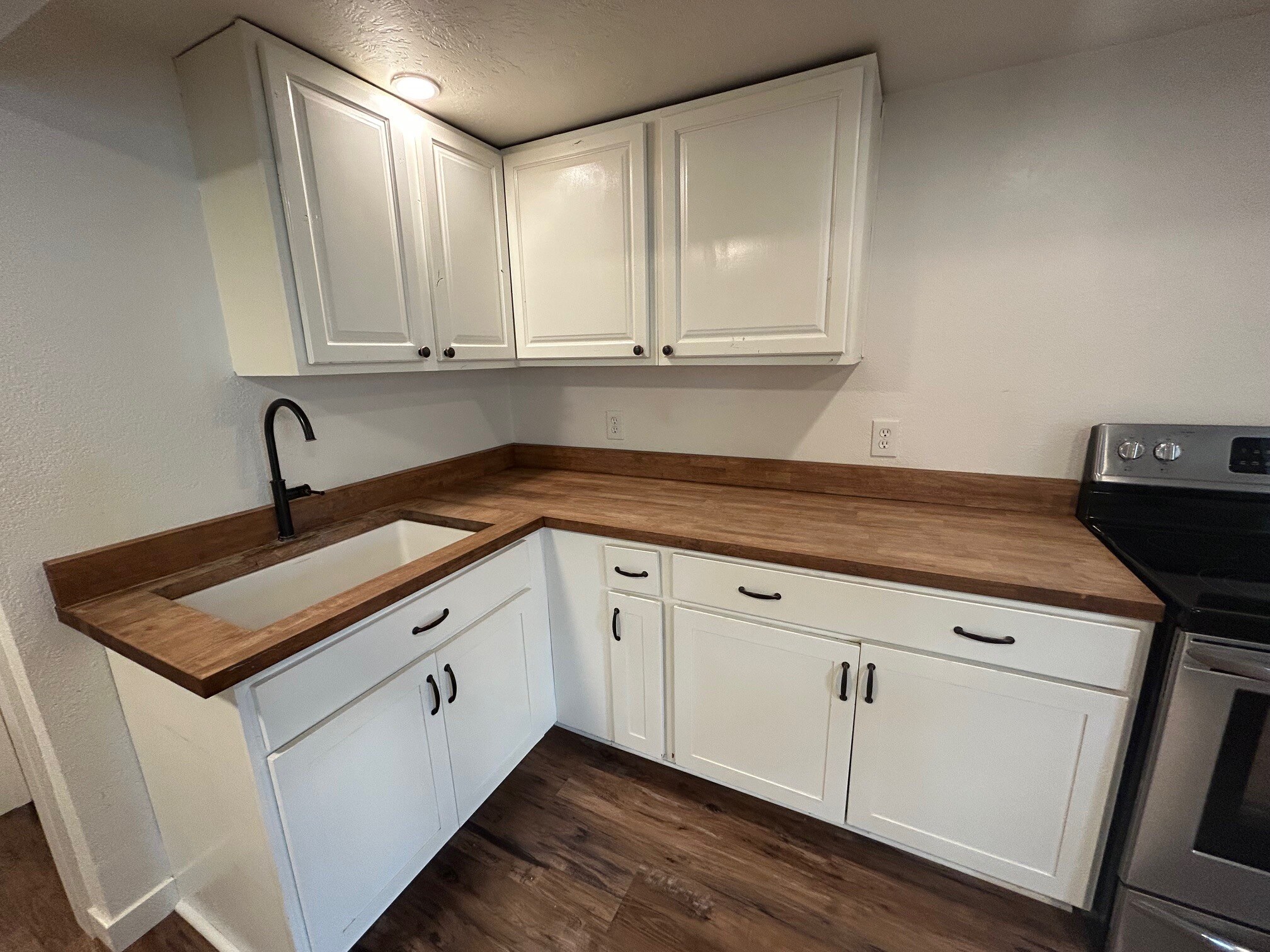 Building Photo - 7816 E Victory Rd