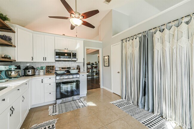 Building Photo - 4030 Bentley Dr