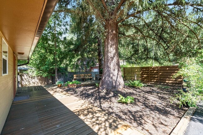 Building Photo - Charming, retro 2-bdrm/2-bath ranch in tranquil setting w/ large family room