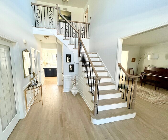 Building Photo - 4311 Camelot Cir