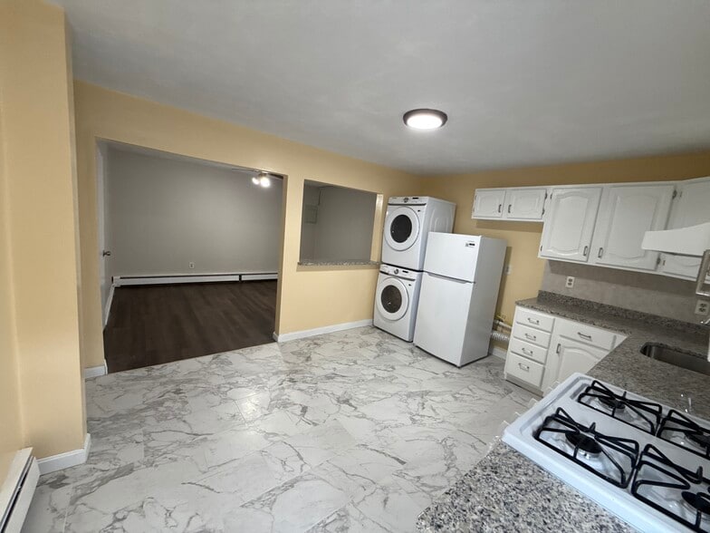 Building Photo - 20 Madison St