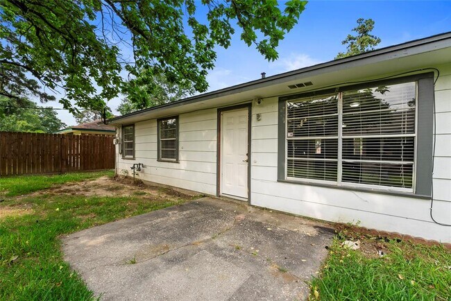 Building Photo - 29410 Sedgefield St