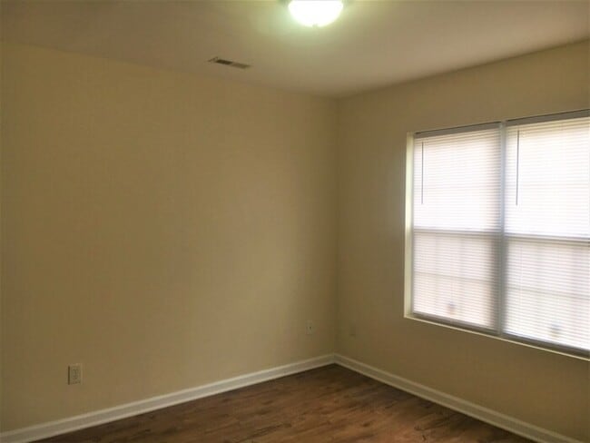 Building Photo - Cute one level Cottage 3 BR home close to ...
