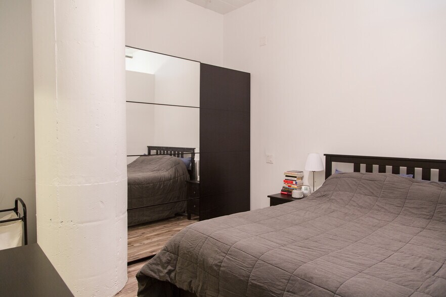 Building Photo - 420 S San Pedro St