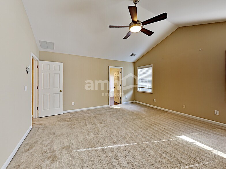 Building Photo - 1852 Clear Springs Ln