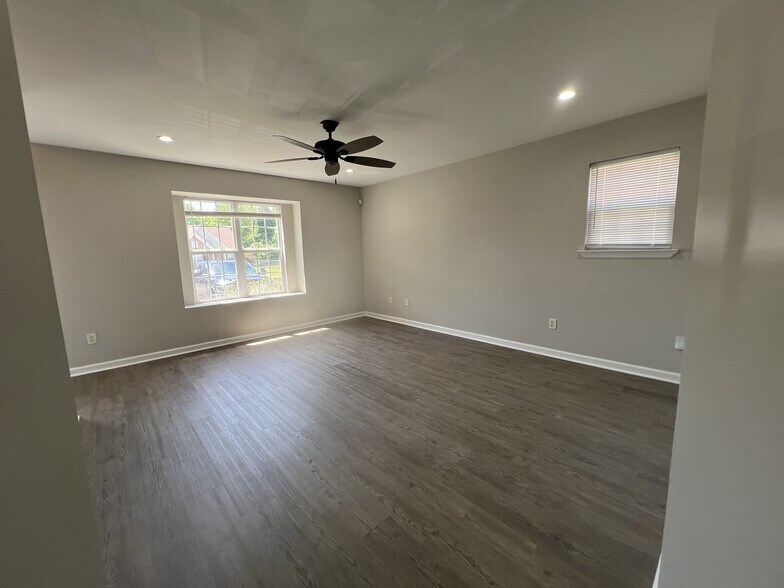 Building Photo - 2812 Hydes Ferry Rd
