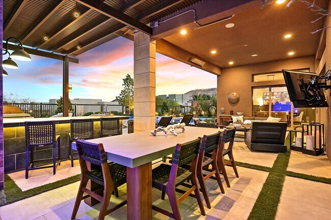 Building Photo - 6690 Interstellar St