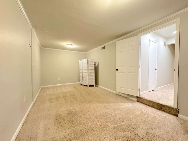 Building Photo - Charming Fairfax Townhome in a Prime Location