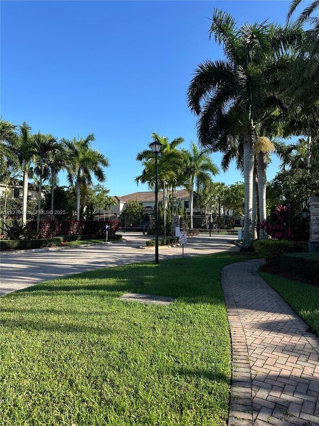 Building Photo - 13017 Riverwalk Cir S