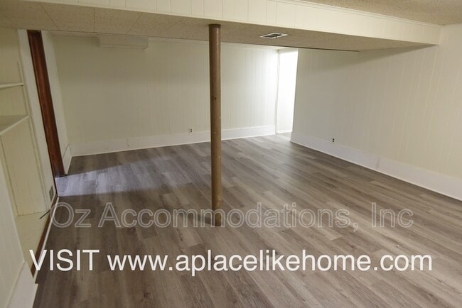 Building Photo - 9539 Kessler St
