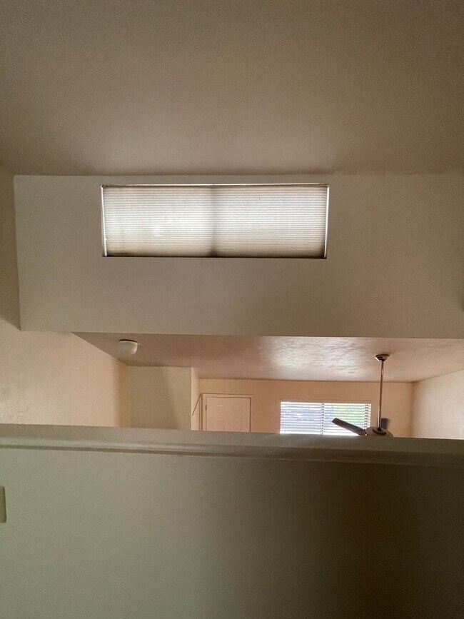 Building Photo - 2-bedroom, 2-bathroom townhouse in Las Pampas