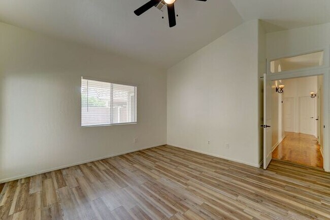 Building Photo - READY TO VIEW NOW! Stunning 3 Bed 2 Bath H...