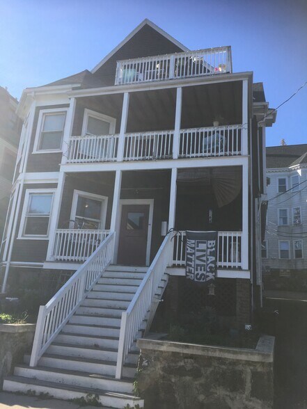 Building Photo - 19 Burr St
