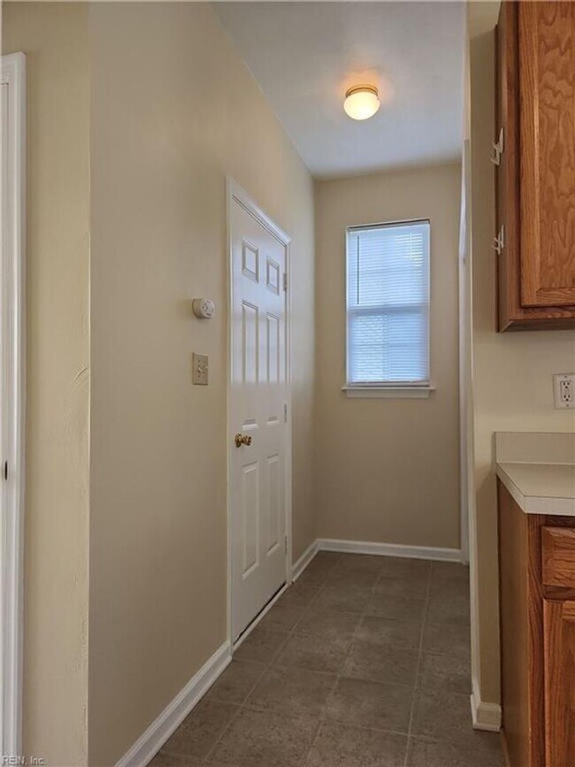 Building Photo - RENTAL