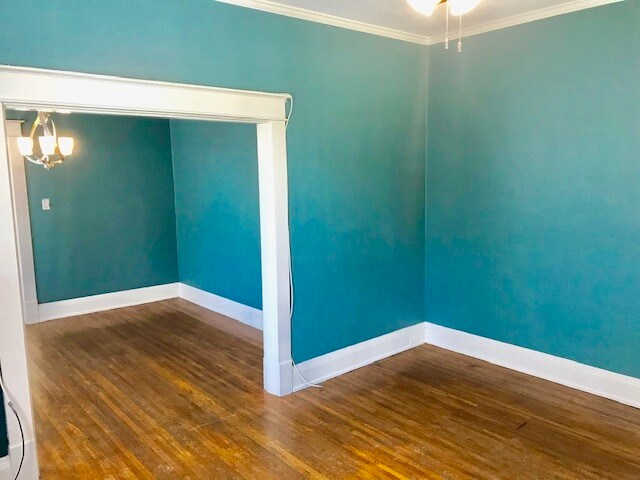 Building Photo - 306 Oakridge Blvd