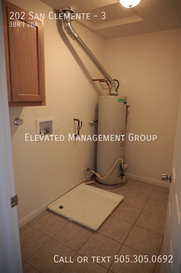 Building Photo - 202 San Clemente Ave NW