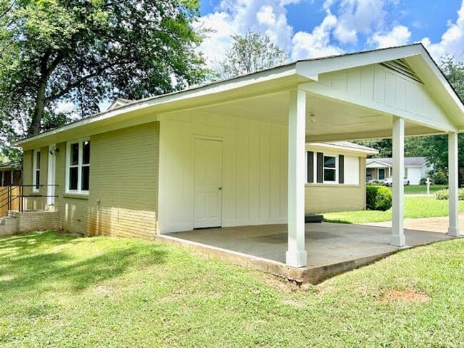 Building Photo - 3130 Tucker Dr NW