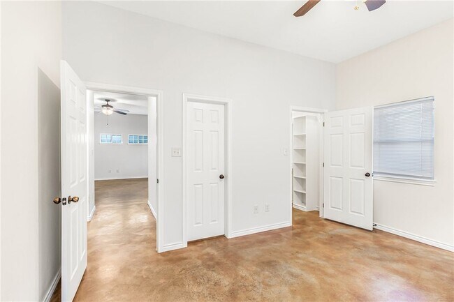 Building Photo - 3935 John Sharp Pkwy