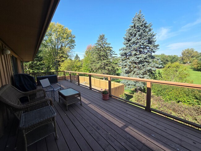 Building Photo - 2250 Greenview Dr