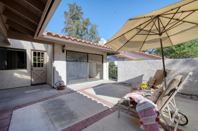 Building Photo - 667 Arroyo Oaks Dr