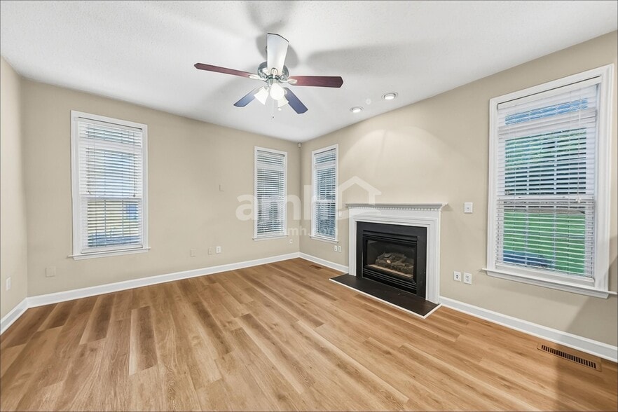 Building Photo - 4304 Southern Oak Dr