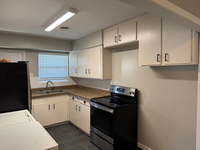 Building Photo - 11321 Wyatt St