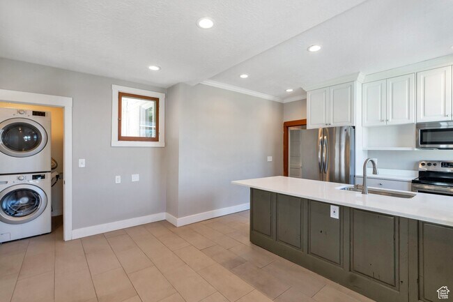 Building Photo - 480 N 300 W