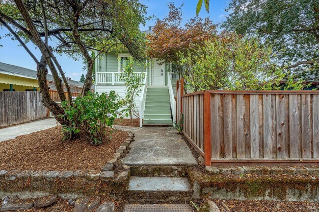 Building Photo - 310 Boyce St
