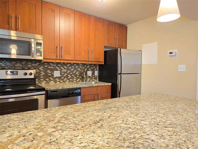 Building Photo - 7685 Northcross Dr