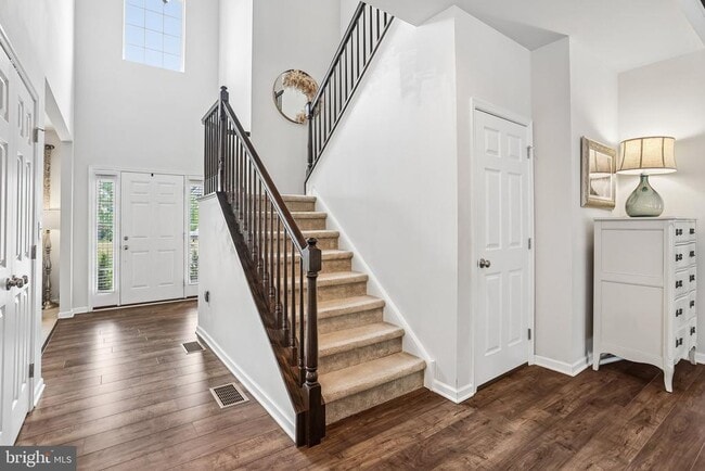 Building Photo - 427 Green Meadow Dr.